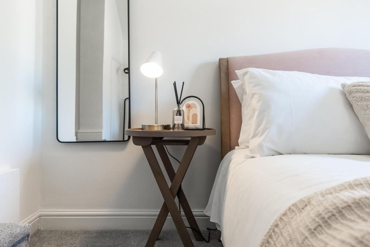 Southview Stays - Three Bedroom House チェスター エクステリア 写真