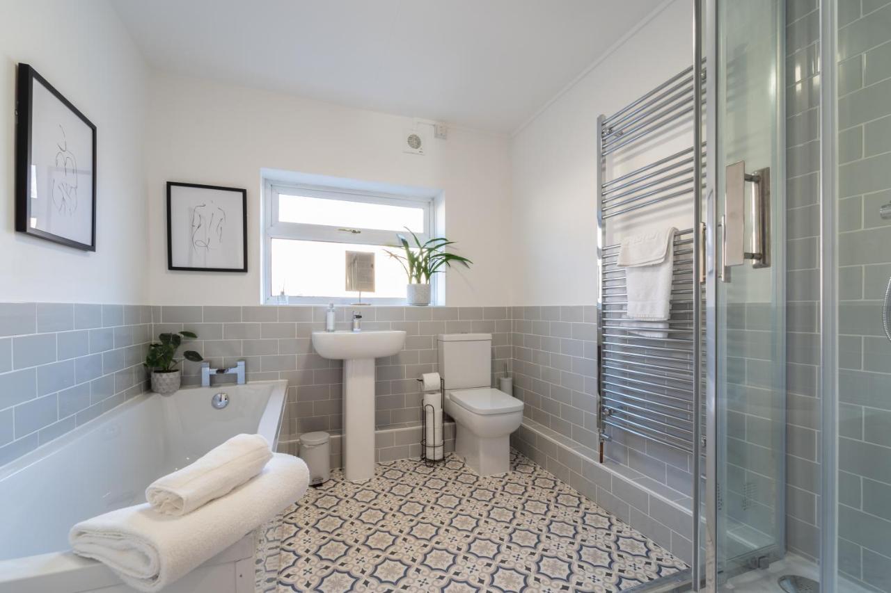 Southview Stays - Three Bedroom House チェスター エクステリア 写真