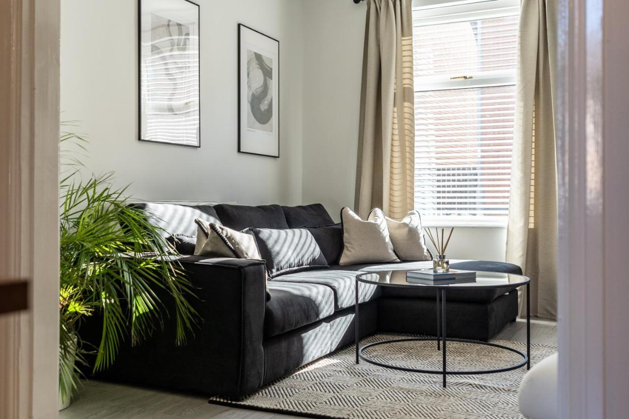 Southview Stays - Three Bedroom House チェスター エクステリア 写真