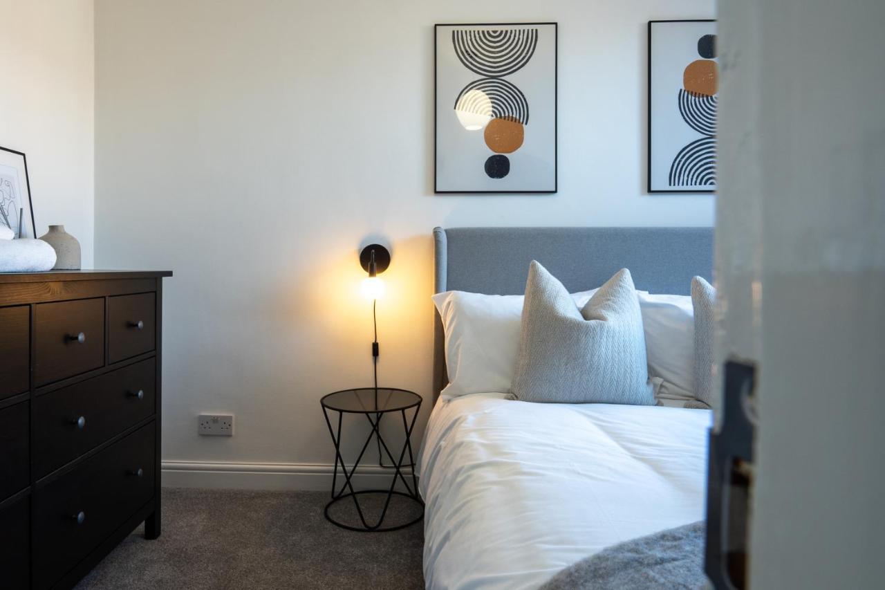 Southview Stays - Three Bedroom House チェスター エクステリア 写真