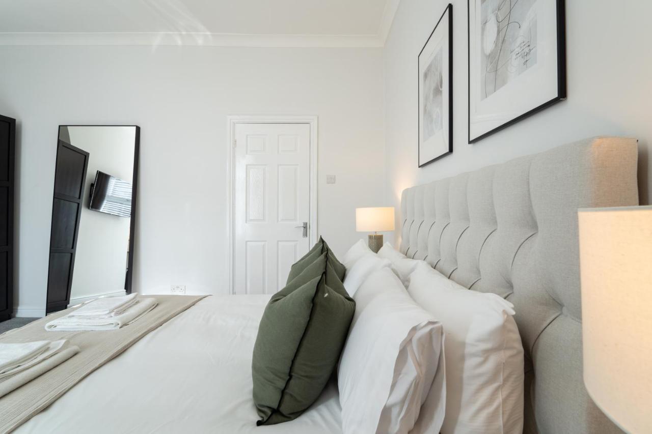 Southview Stays - Three Bedroom House チェスター エクステリア 写真