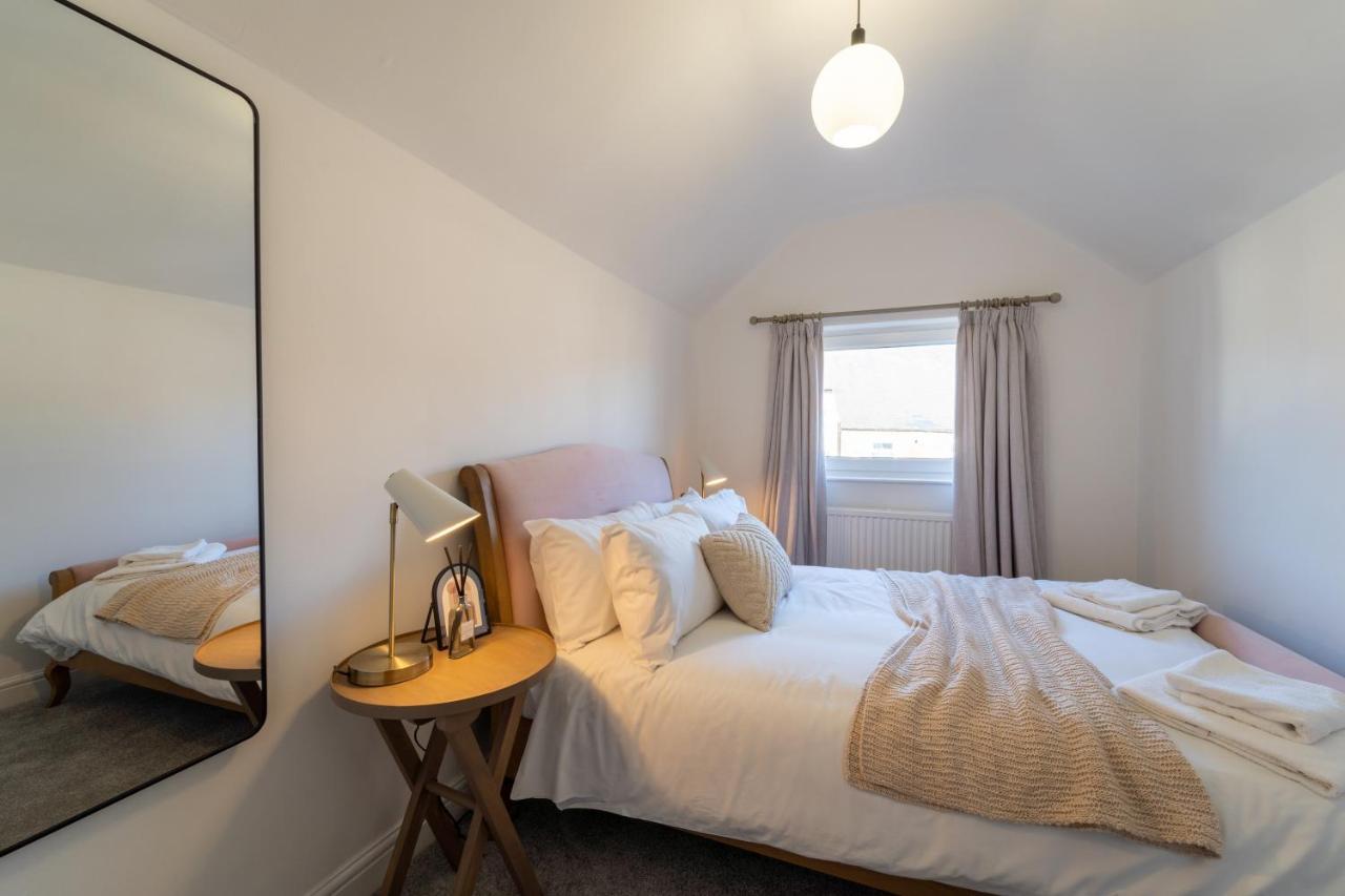 Southview Stays - Three Bedroom House チェスター エクステリア 写真