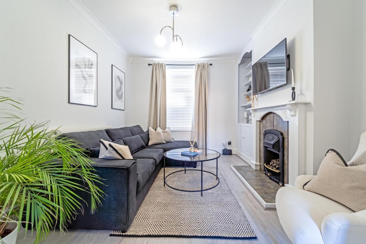 Southview Stays - Three Bedroom House チェスター エクステリア 写真