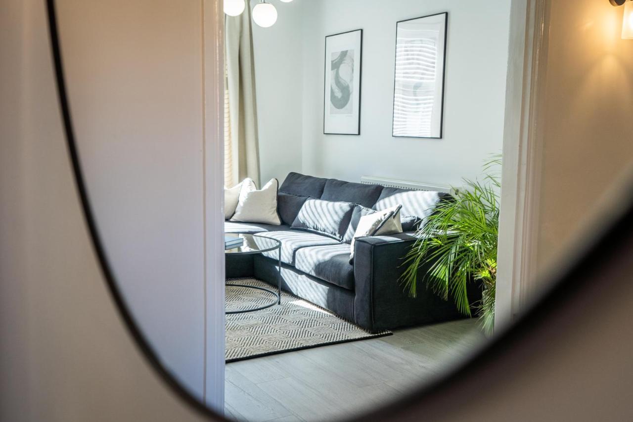 Southview Stays - Three Bedroom House チェスター エクステリア 写真
