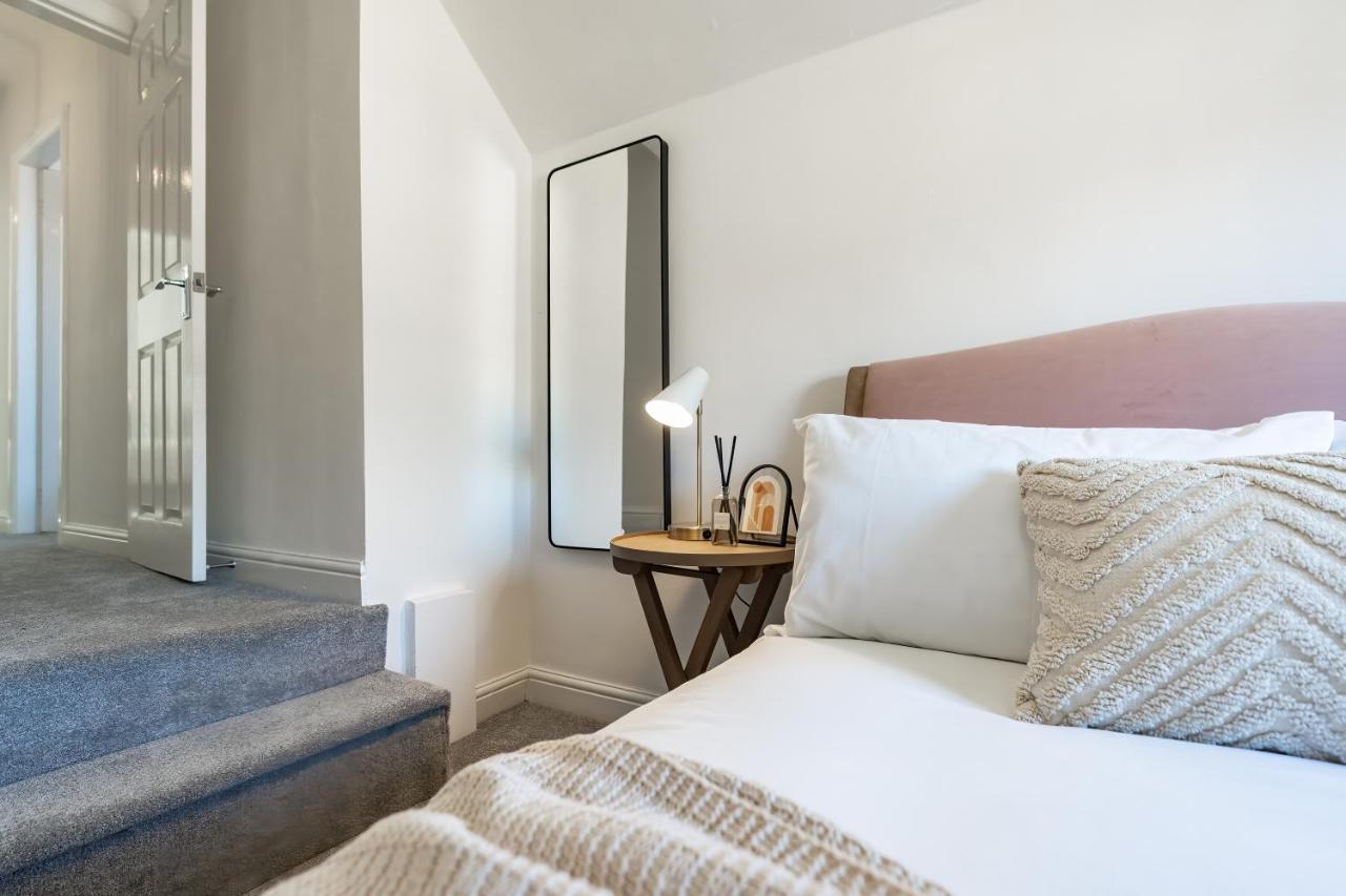 Southview Stays - Three Bedroom House チェスター エクステリア 写真