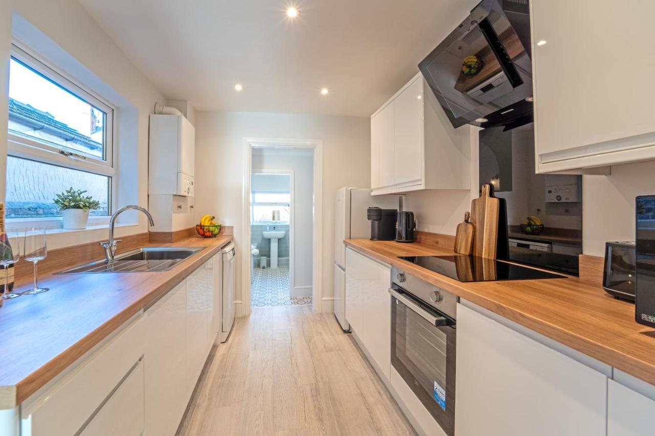 Southview Stays - Three Bedroom House チェスター エクステリア 写真