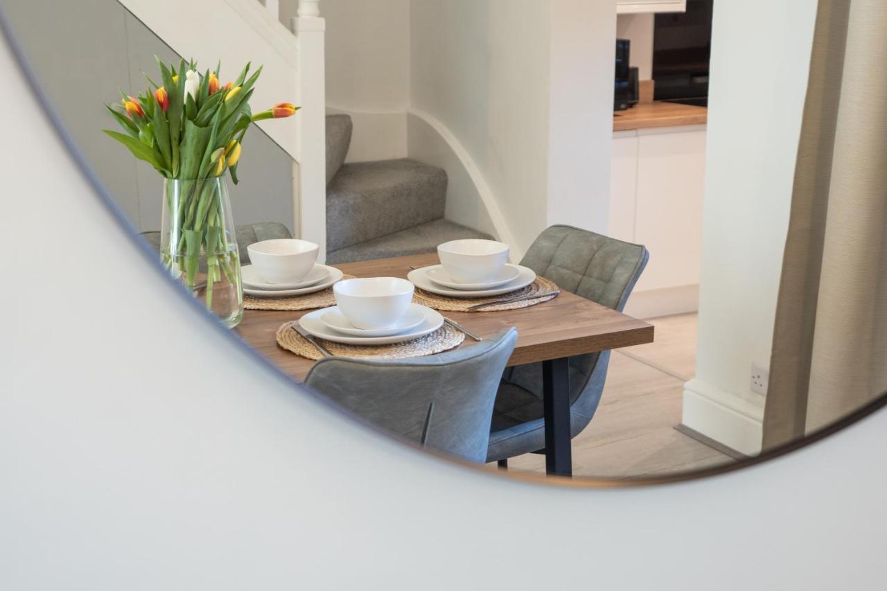 Southview Stays - Three Bedroom House チェスター エクステリア 写真