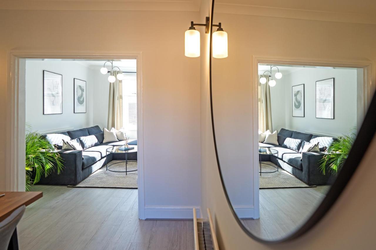 Southview Stays - Three Bedroom House チェスター エクステリア 写真